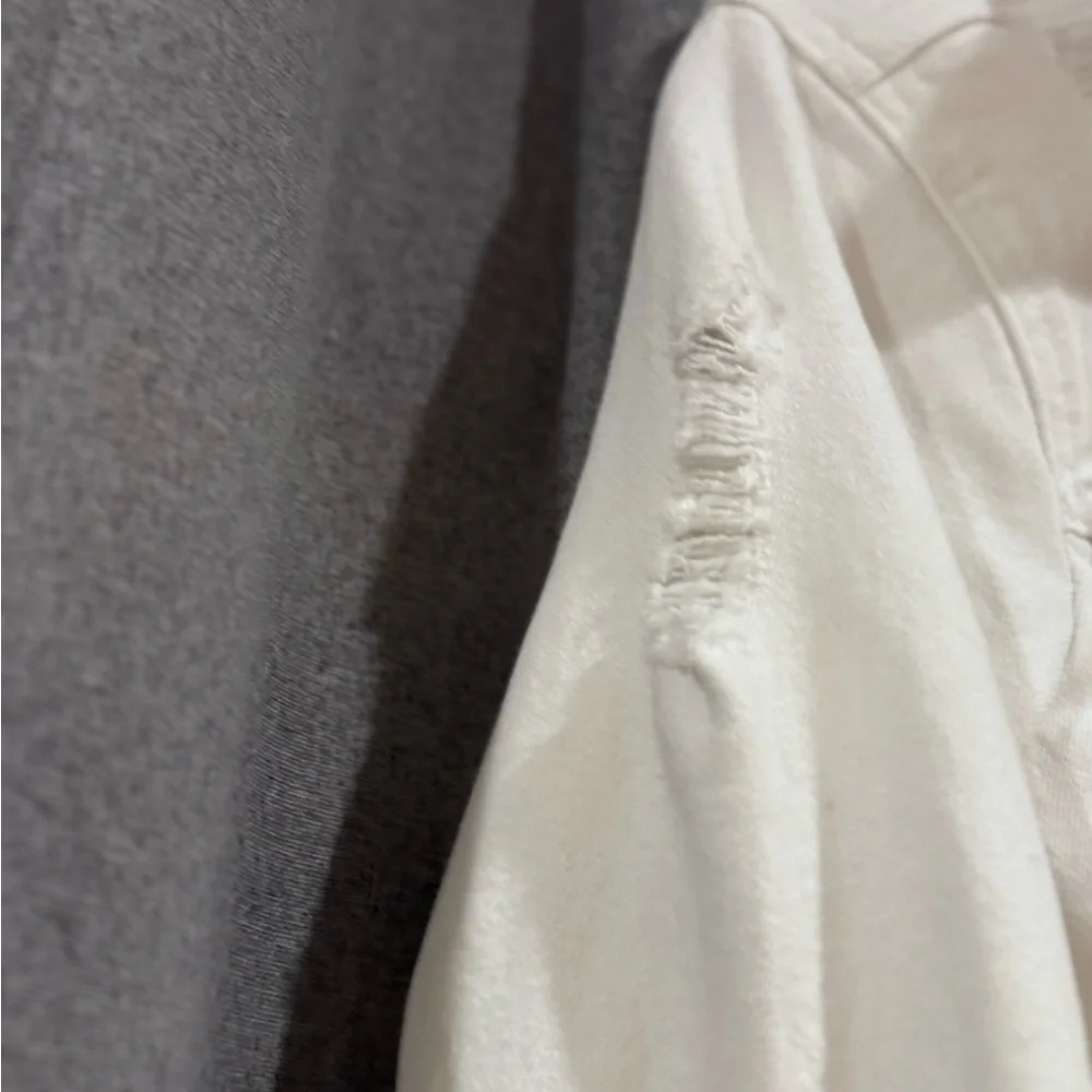 Hollister Women's Cream Cropped Denim Jacket - Picture 7 of 11